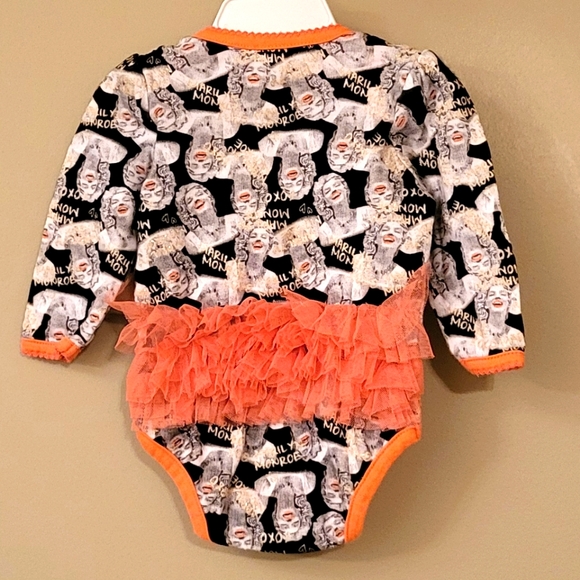 Marilyn Munroe long sleeve onesie/bodysuit with bum ruffles - Picture 2 of 5